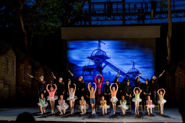 The cast of BETM at the MUNY
