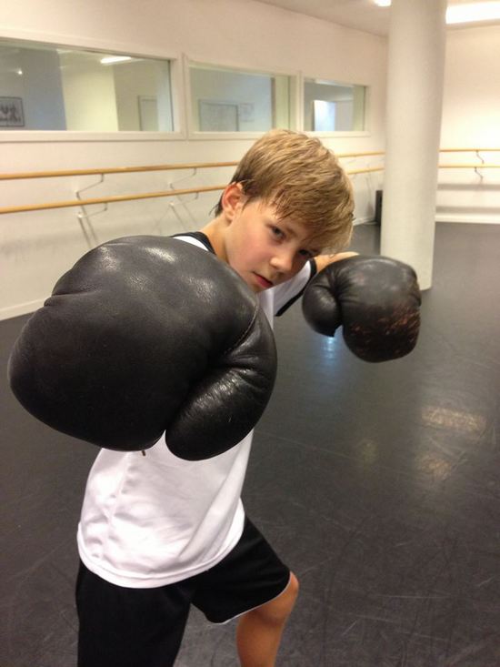 Kevin-Rehearsing-the-Boxing-Scenes-in-BETM2